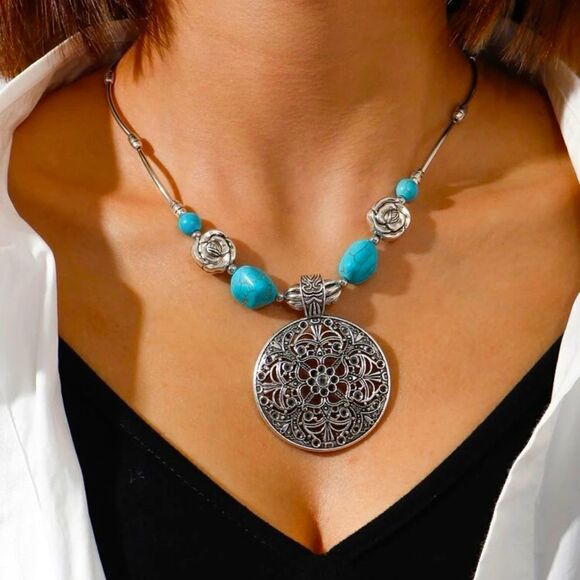 Howlite Round Pendant Necklace - Picture 1 of 4